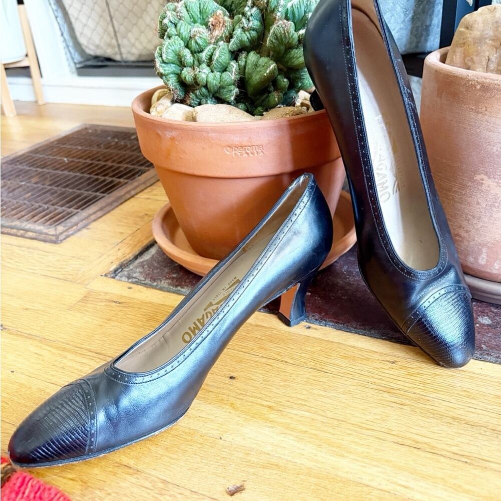 Salvatore Ferragamo Black Leather Cap Toe Pumps Low Heel Classic Shoes